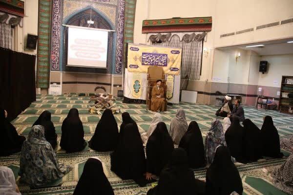 حضور نماینده ولی فقیه در لرستان در جمع دانشجویان معتکف