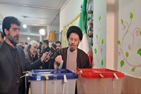 عکس |  حضور نماینده ولی‌ فقیه لرستان در شعبه اخذ رأی