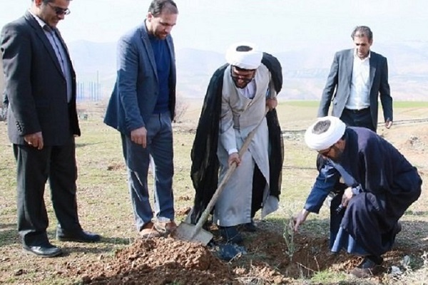 روز درختکاری دانشگاه لرستان