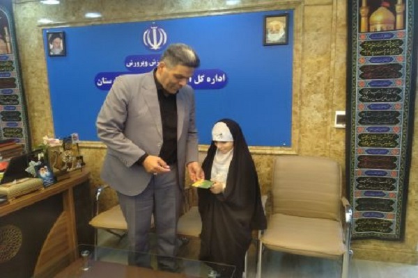 تجلیل مدیرکل آموزش و پرورش لرستان از دانش آموز قرآنی