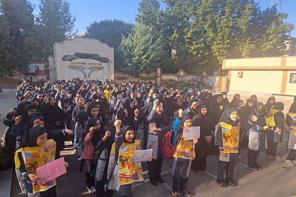 دانش آموزان مدرسه شاهد