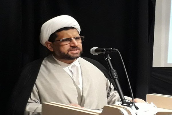 حجت‌الاسلام روح‌الدین دریکوند، رئیس شورای هیئت‌های مذهبی استان لرستان