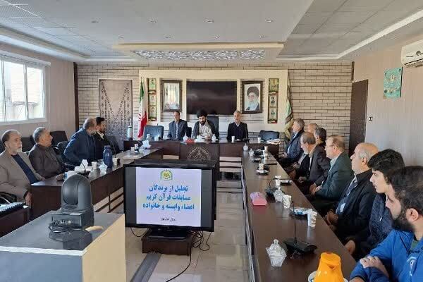 تجلیل از منتخبان مسابقات قرآنی انتظامی لرستان