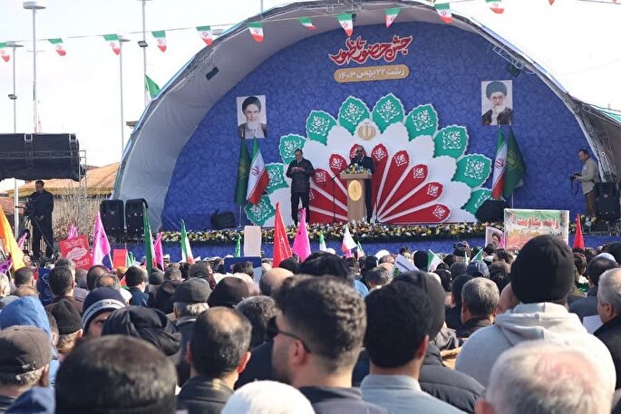 نهضت انقلاب اسلامی همواره پویا و زنده است