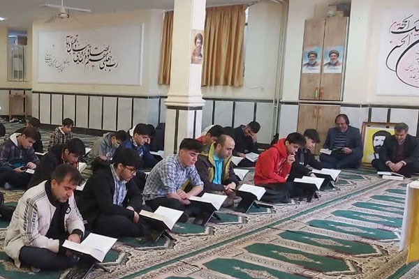 محفل قرآنی قهرمانان در دبیرستان امام خمینی(ره) خرم‎آباد