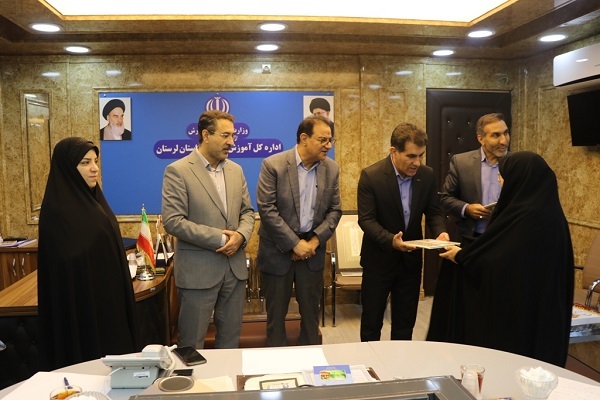 فرهنگیان لرستان حامی ایتام تجلیل شدند + عکس