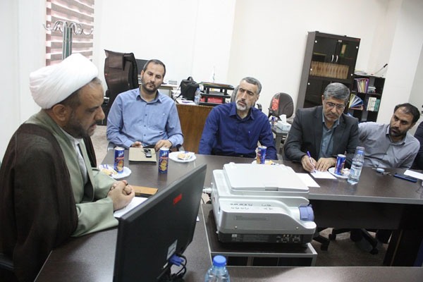 نشست علمی «شخصیت امام خمینی(ره)، روح الهی جهان معاصر» در دانشگاه لرستان