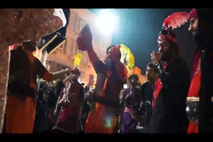 فیلم | کاروان نمادین اسرای کربلا در حرم بانوی کرامت