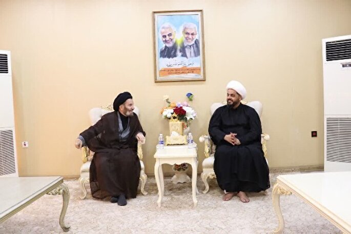 عکس | دیدار نماینده ولی‌ فقیه با فرمانده عصائب اهل‌الحق در نجف