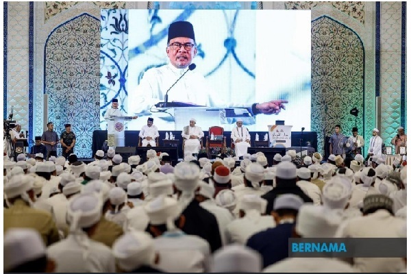 درخواست نخست‌وزیر مالزی از فراگیران مراکز قرآنی برای مقابله با اسلام‌هراسی