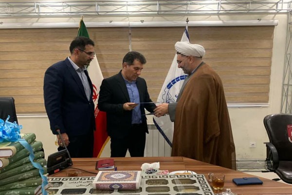 آیین اهدای کتاب جهاددانشگاهی لرستان به اداره کل کتابخانه های عمومی