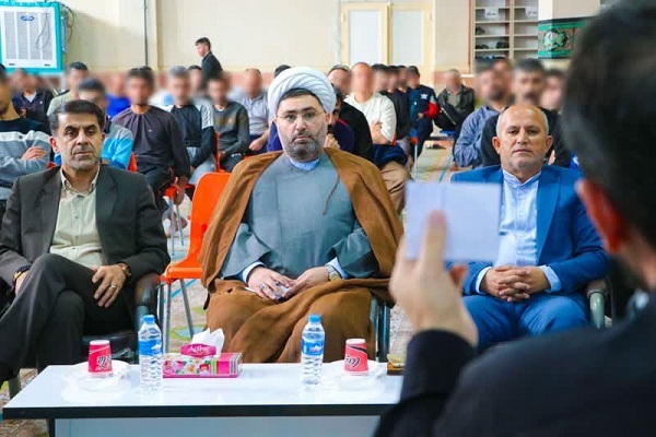 ویژه برنامه من کتاب را زندگی کرده ام در زندان مرکزی خرم‌آباد