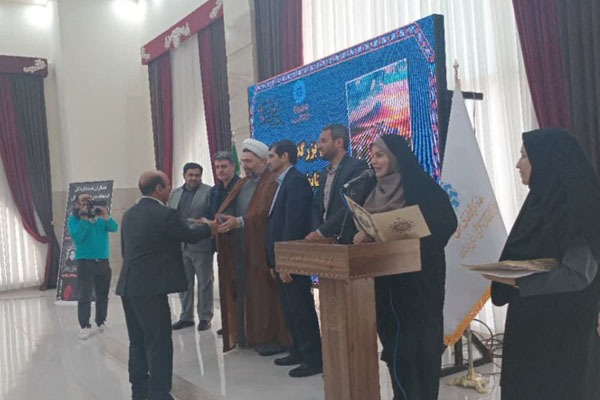 آیین تجلیل از پیشکسوتان و فعالان کتابخانه عمومی لرستان