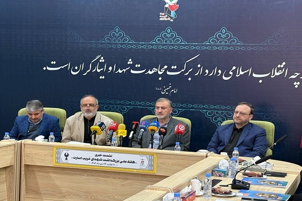 شهدای غریب، ترکیبی از نظامیان، غیرنظامیان و بانوان هستند