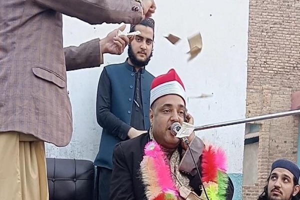 قاری مصری در واکنش به حواشی تلاوت مجلسی عذرخواهی کرد