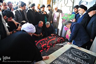 پیکر آیت‌الله شفیعی در حرم علی بن مهزیار اهوازی آرام گرفت