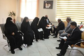 عکس | دیدار مدیرکل بنیاد شهید لرستان با خانواده‌های شهدای کوهدشت