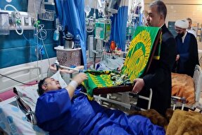 عکس | حضور  پرچم حرم امام رضا(ع) در بیمارستان امام خمینی(ره) بروجرد