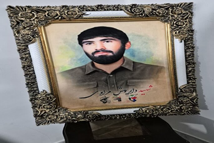 عکس | دیدار استاندار لرستان با خانواده شهید داریوش مرادی