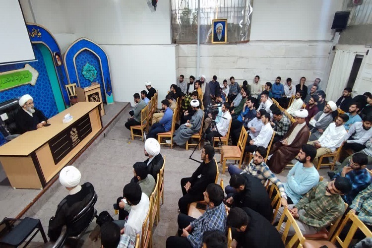 فایده حوزه و روحانیت در جامعه