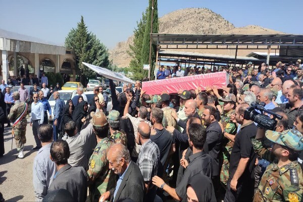 تشییع باشکوه پیکر شهدای ارتش حمله متجاوزانه رژیم صهیونی در خرم‌آباد