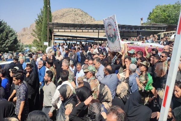 تشییع باشکوه پیکر شهدای ارتش حمله متجاوزانه رژیم صهیونی در خرم‌آباد