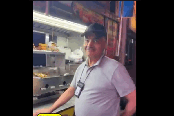 واکنش قاری مشهور کویتی به پخش صوت او در نیویورک + فیلم