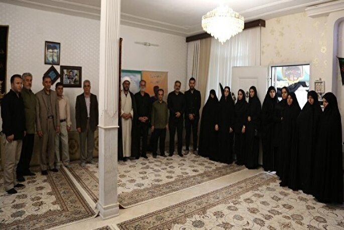 دیدار دانشگاهیان لرستان با خانواده شهید «امیرحسین طولابی» + عکس