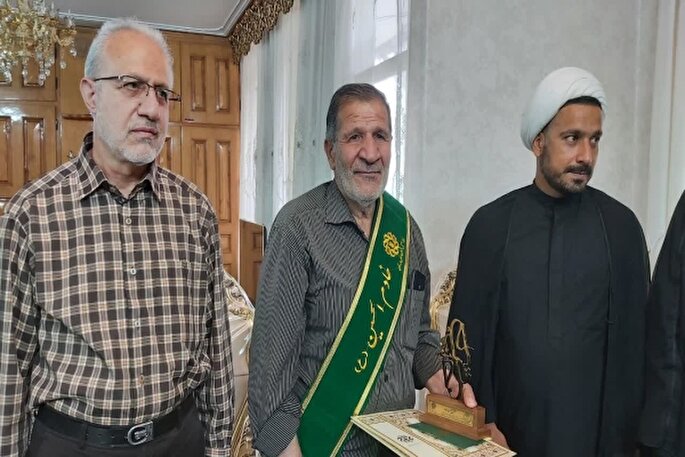 «حجت‌اله روستایی» پیرغلام حسینی بروجرد تکریم شد