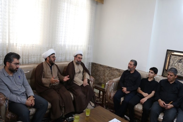 مدیران دانشگاه لرستان با خانواده شهید «محمدباقر  طاهرپور