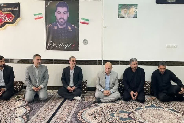 دیدار فرماندار خرم‌آباد با خانواده شهدا