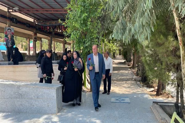 حضور فرماندار خرم‎آباد در گلزار شهدا