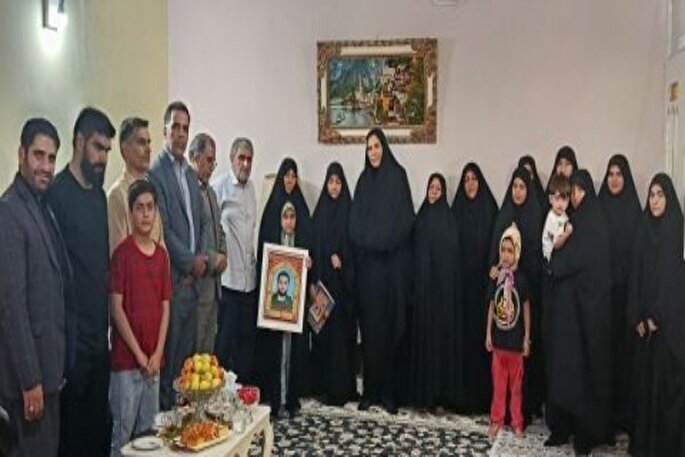 دیدار مسئولان آموزش و پرورش لرستان با خانواده شهید «ابوذر مرادی‌فرد»