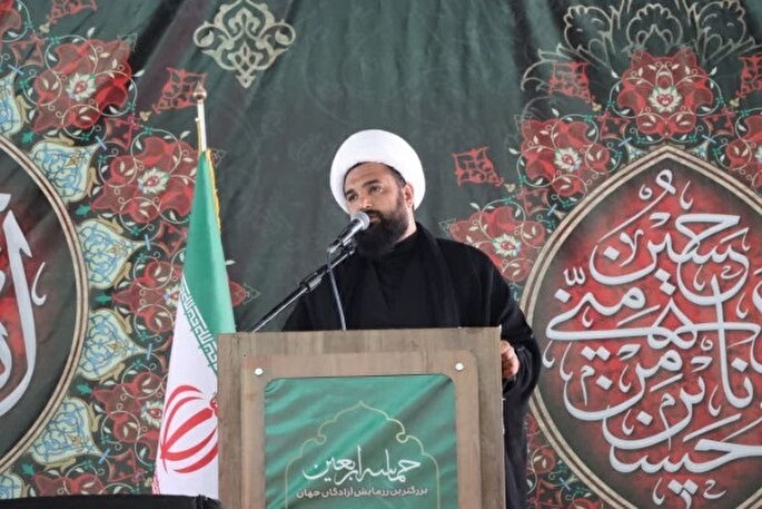 پیاده‌روی اربعین حقیقت عاشورا را زنده نگه می‌دارد