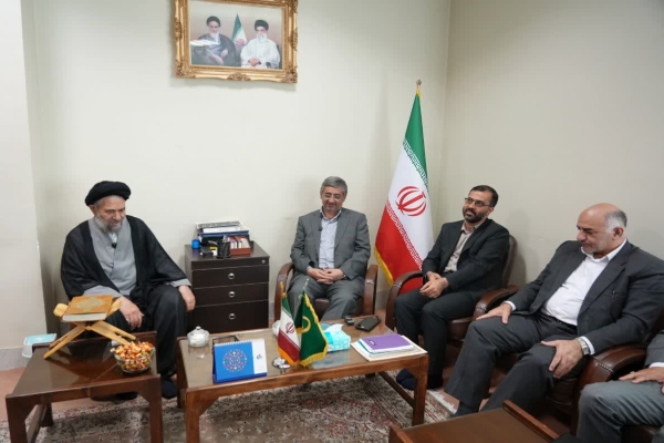 دیدار استاندار لرستان با امام جمعه‌ بروجرد