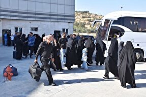 عکس | بدرقه خانواده‌های شهدای جنگ ۱۲ روزه لرستان برای دیدار با رهبر انقلاب