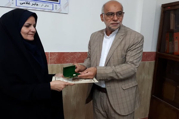 تجلیل از خبرنگار ایکنای لرستان