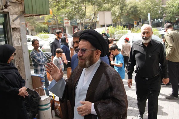 دیدار امام جمعه خرم‎‌آباد با خانواده شهدای جنگ ۱۲ روزه لرستان