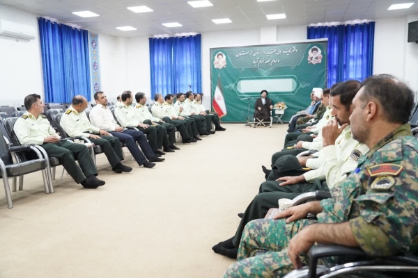 دیدار کارکنان انتظامی لرستان با امام جمعه خرم‌آباد