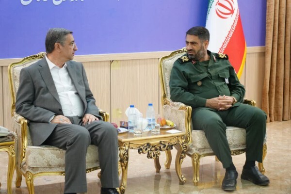 دیدار نعمت‌الله باقری فرمانده سپاه لرستان با سید سعید شاهرخی استاندار لرستان به مناسبت هفته دولت