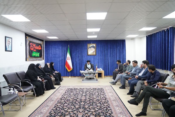 نشست برنامه ریزی جشنواره قرانی فرهنگی هنری ادبی نمازجمعه در خرم آباد