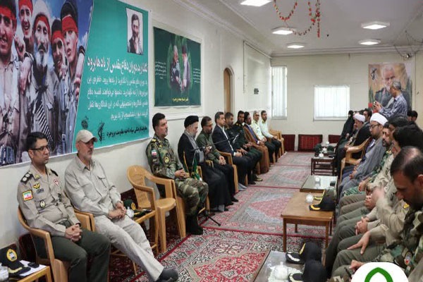 دیدار نیروهای مسلح و مدیران بروجرد با امام جمعه این شهرستان