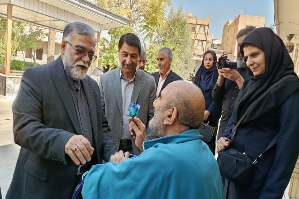 دیدار معاون استاندار لرستان با سالمندان مرکز صدیق