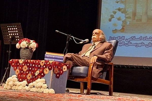 میرجلال‌الدین کزازی، استاد زبان و ادبیات فارسی