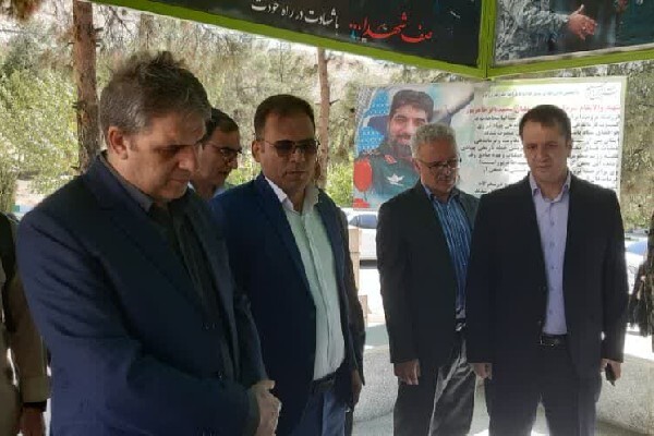 غبارروبی گلزار شهدای خرم‌آباد