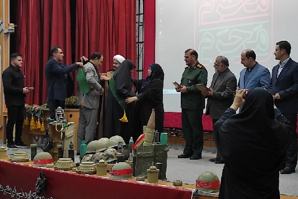 خانواده شهید «علی بهاروند» تجلیل شدند