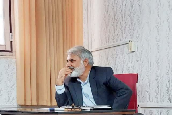 اسد یگانه، عضو هیئت علمی دانشگاه فرهنگیان لرستان و نویسنده کتاب «تاریخ تحلیلی آموزش و پرورش لرستان به روایت اسناد»،