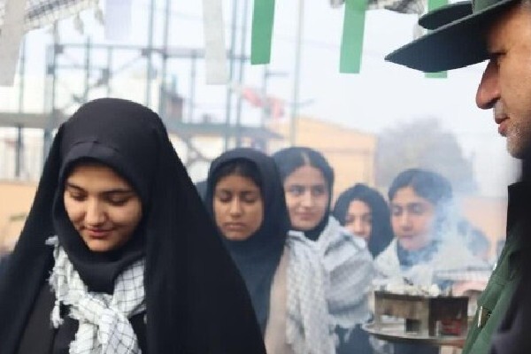اعزام ۳۵۰ دانش‌آموز دختر به مناطق عملیات جنوب