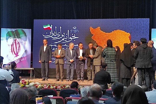 انتشارات جهاددانشگاهی لرستان، به عنوان ناشر برتر تجلیل شد