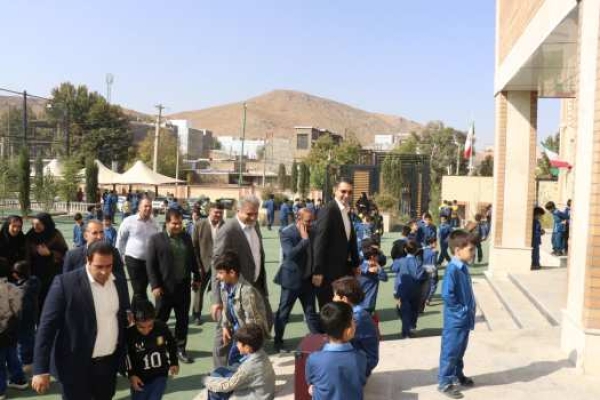 بازدید معاون سوادآموزی وزارت آموزش و پرورش از مدارس دلفان بازدید معاون سوادآموزی وزارت آموزش و پرورش از مدارس دلفان